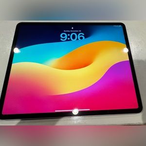 iPad Pro 12.9 WiFi Silver 128 GB Unlocked & 4th generation